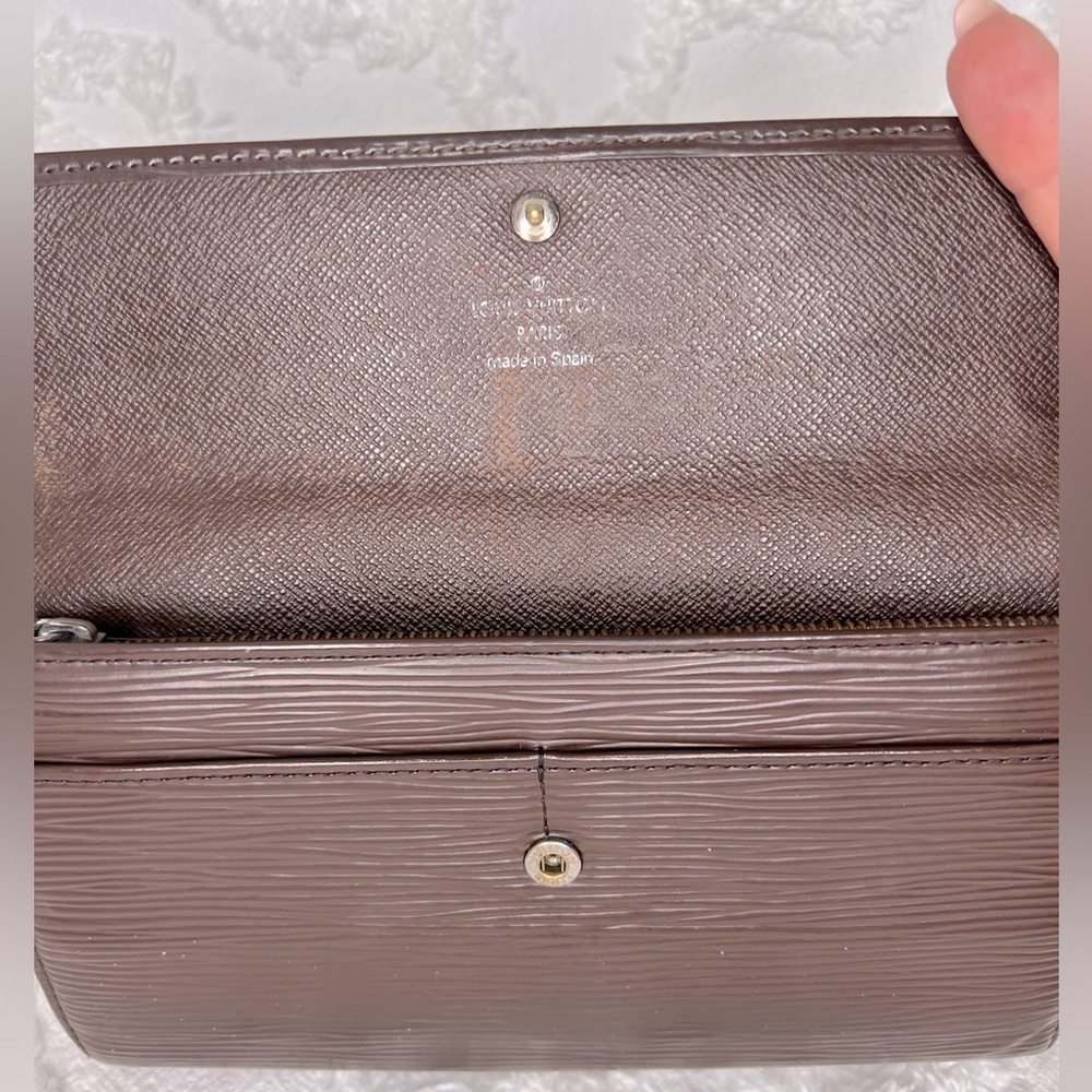 LOUIS VUITTON • EPI LEATHER • SARAH WALLET - Picture 6 of 10